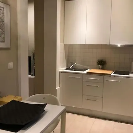 Cosy And Renewed T2 In Campolide - D Apartamento