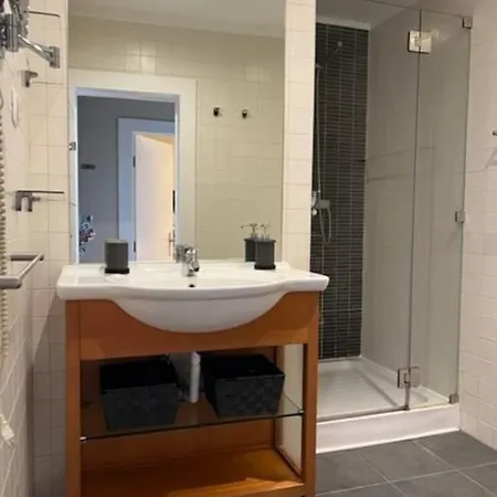 Cosy And Renewed T2 In Campolide - 1d * Lisbon