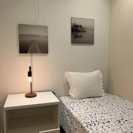Apartment Cosy And Renewed T2 In Campolide - 1d *